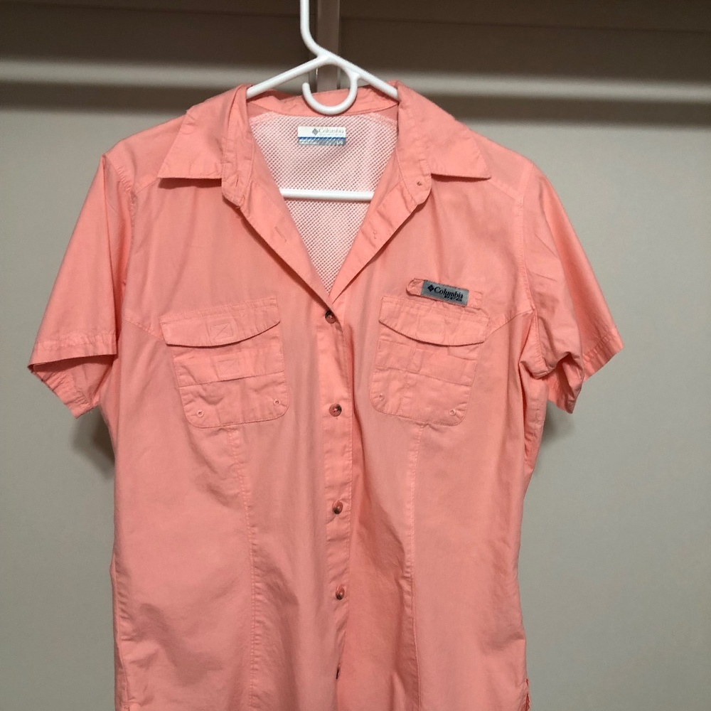 Columbia women's short-sleeve shirt (pale orange-pink)